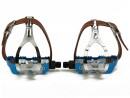 Blau Eloxierte Rennradpedale mit Retrohaken und einfachem Lederriemen