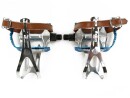 Blau Eloxierte Rennradpedale mit Retrohaken und einfachem Lederriemen